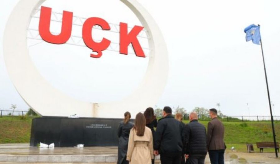 Osmani përkujton 27-vjetorin e masakrës në Shtuticë e Vërboc dhe nderon heroin Ilaz Kodra