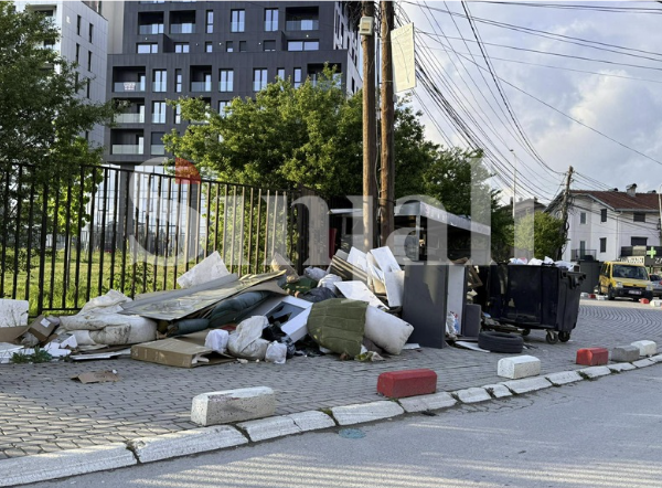 Mbeturinat pushtojnë lagjet e Prishtinës, banorët në alarm