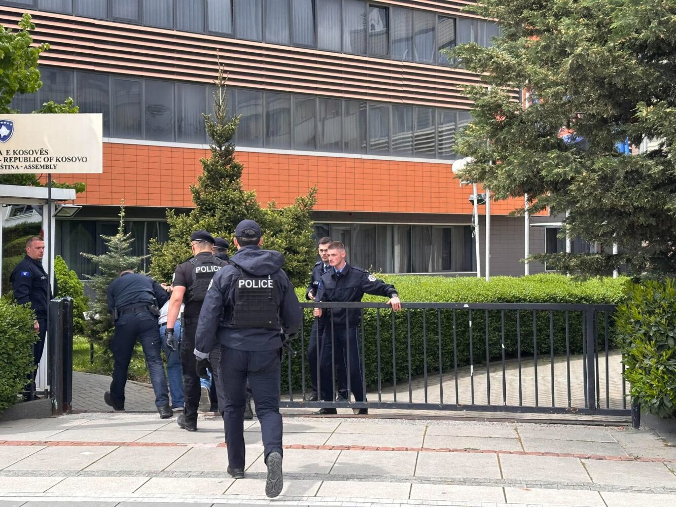 Arrestohen katër protestues të Asamblesë Anti-Kapitaliste në Prishtinë.
