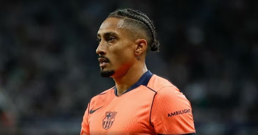 Raphinha rrezikon suspendimin nga UEFA pas deklaratave të forta ndaj arbitrit në eliminimin e Barcelonës nga Liga e Kampionëve.