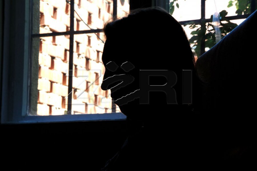 Një mësimdhënës në Zllakuqan të Klinës u arrestua më 4 maj për dërgimin e mesazheve me përmbajtje seksuale ndaj një nxënëse.