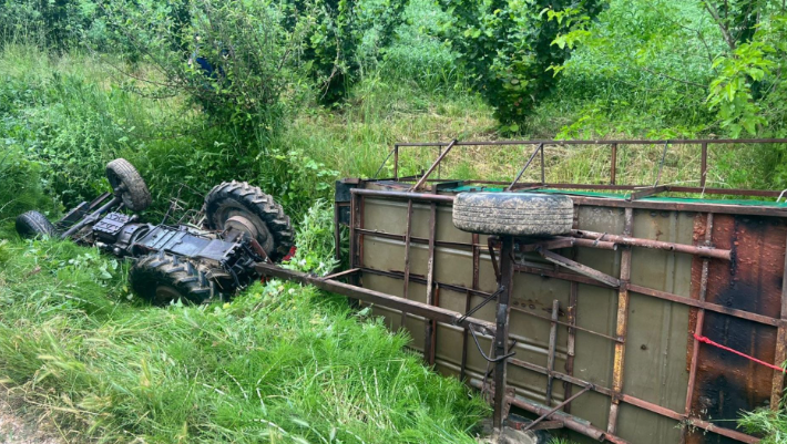Tragjedia në Lushnjë: Përmbyset traktori, humb jetën 71-vjeçari