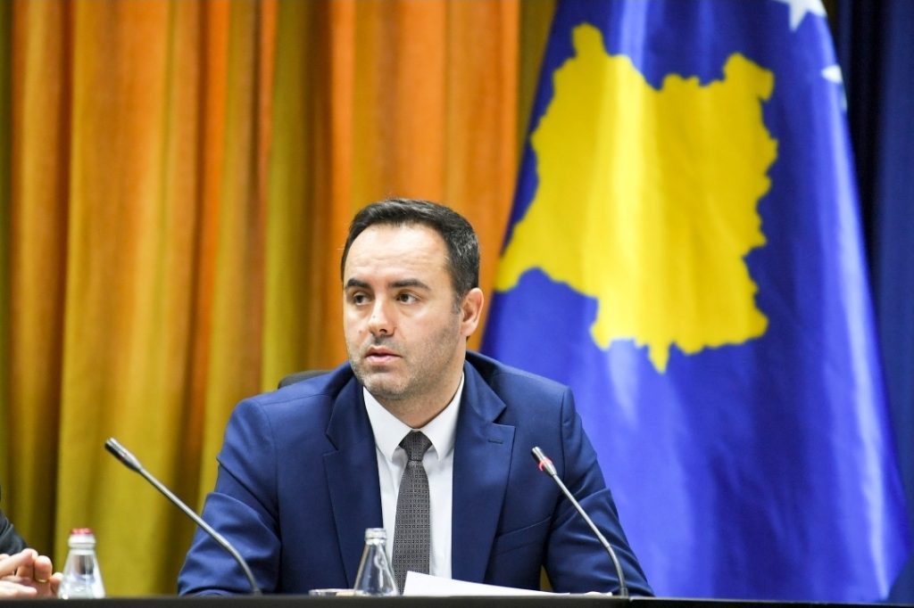 Glauk Konjufca njofton shtyrjen e dialogut Kosovë-Serbi për vitin 2027 për shkak të sfidave politike dhe zgjedhjeve.