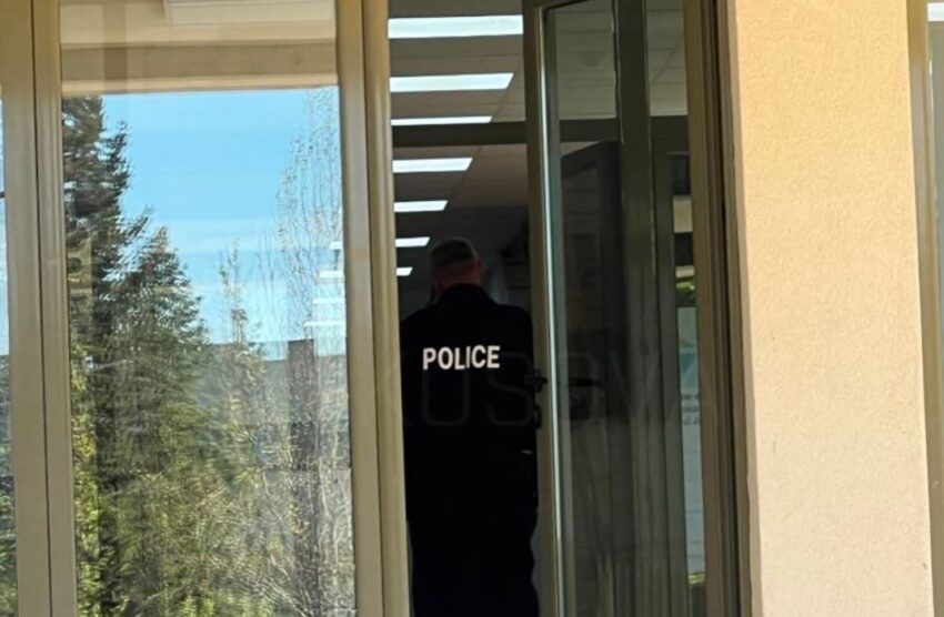 Bashkim Shaqirit i është bastisur shtëpia dhe po merret në pyetje nga Prokuroria.