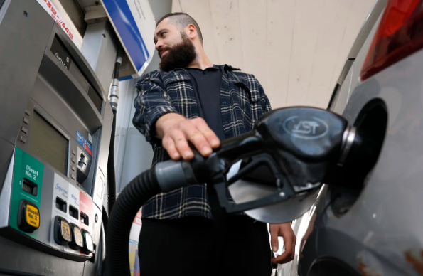 Çmimet e benzinës në SHBA arritën mesatarisht 4.48 dollarë për gallon, një rritje prej 30 centësh nga java e kaluar dhe 50% më shumë se para luftës me Iranin.