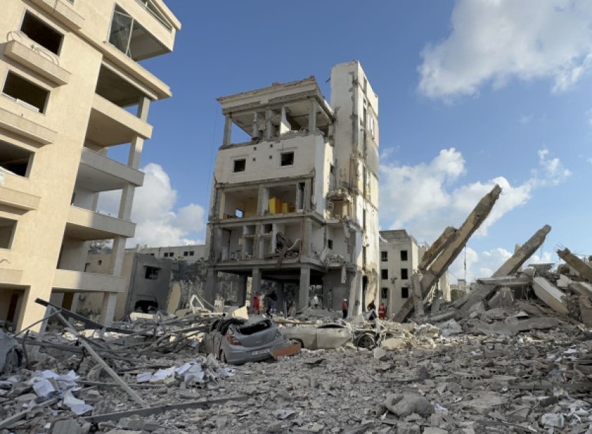 Izraeli refuzon bisedimet me Hezbollahun, por nis dialogun me Libanin për armëpushim