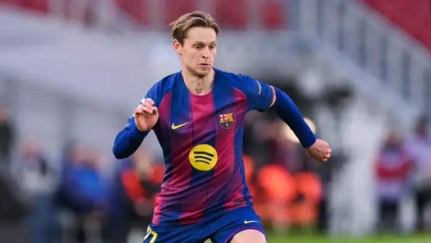 Frenkie de Jong rikthehet nga lëndimi për derbin lokal të Barcelonës ndaj Espanyolit.