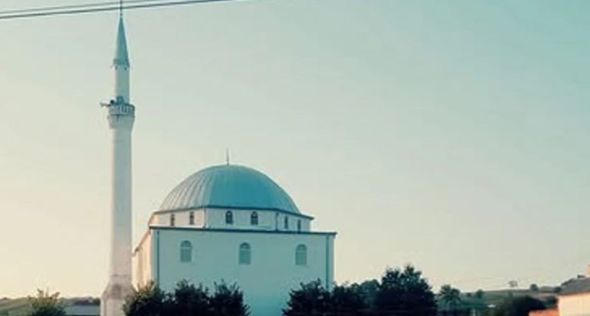 Vjedhje në xhaminë e Mirashit, hajnat marrin arkën e bamirësisë dhe dëmtojnë kamerat