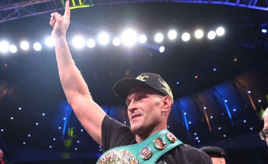 Tyson Fury rikthehet në ring përballë Arslanbek Makhmudov në duel të fuqishëm