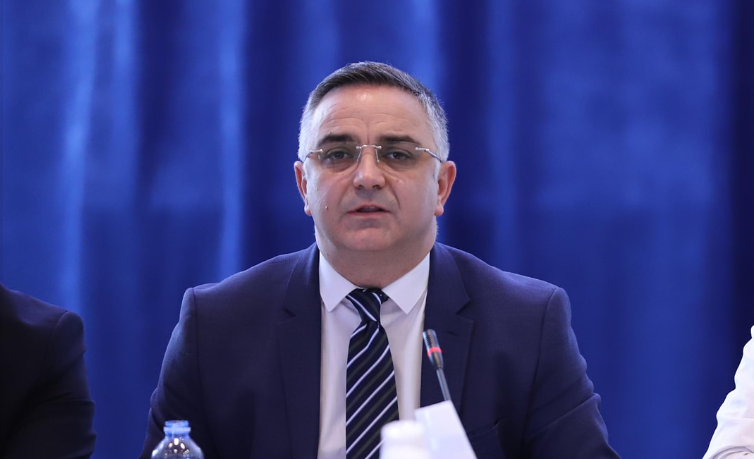 Tahiri: Kurti e përjashton Haradinajn nga bisedimet për presidentin për shkak të qëndrimit të AAK-së