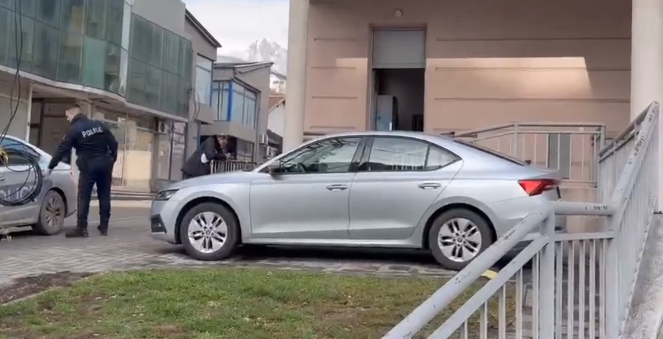 Vjedhje dhe dëmtime në fabrikën e Pejës nën hetim policor