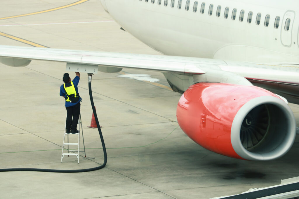 Ngushtica e Hormuzit kërcënon furnizimin me karburant për avionët në Evropë