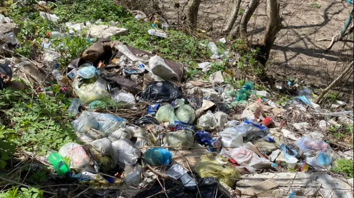 Qytetarët pastrojnë Grykën e Rugovës nga mbeturinat