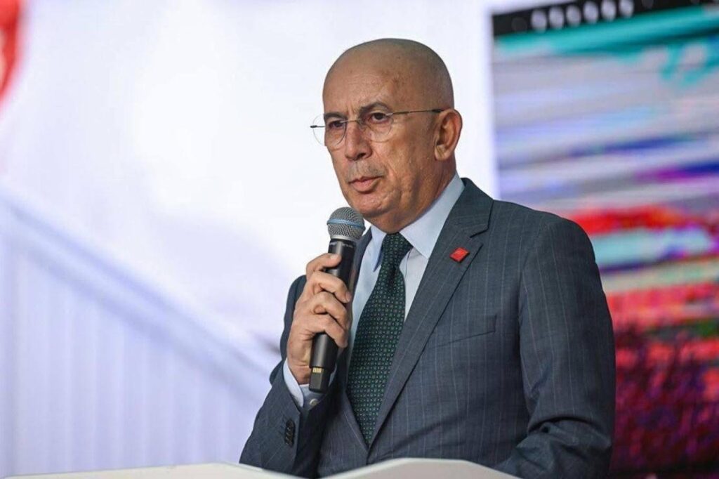 Ümit Erkol, kryetari i Partisë Republikane Popullore në Ankarë, u arrestua bashkë me tetë persona të tjerë në një hetim për korrupsion dhe përvetësim fondesh.