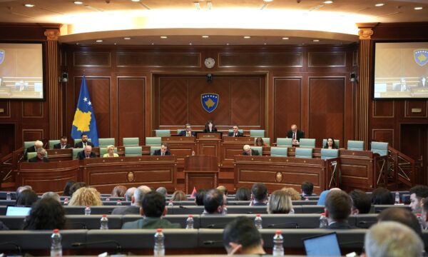 Afati për zgjedhjen e presidentit në Kosovë afrohet, Kurti në Londër pa rezultate konkrete