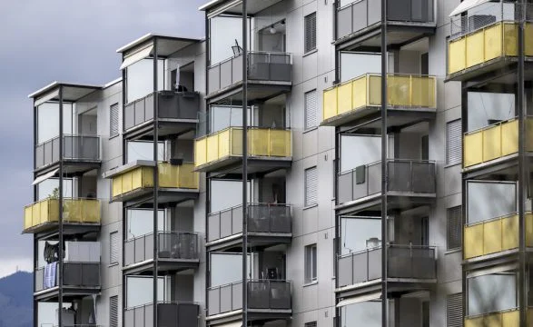 Shqiptarët investuan 760 milionë euro në pasuri të paluajtshme jashtë vendit në vitin 2023, duke arritur një stok rekord prej 766.5 milionë eurosh.