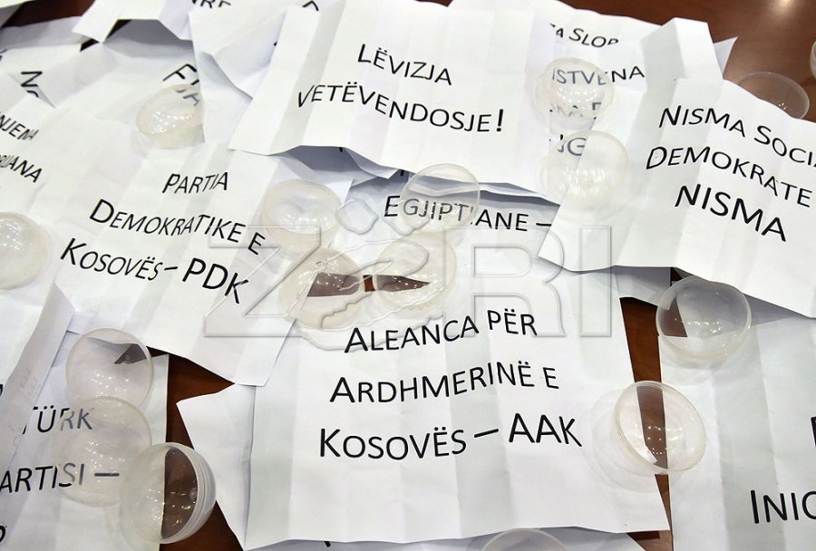 Koalicionet parazgjedhore në Kosovë: Heshtje dhe paqartësi në prag të afatit