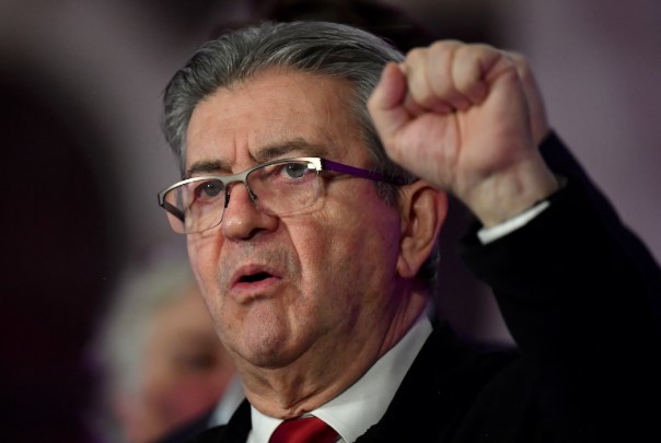 Jean-Luc Melenchon rikthehet në garën presidenciale franceze me mesazh kundër luftës dhe krizave