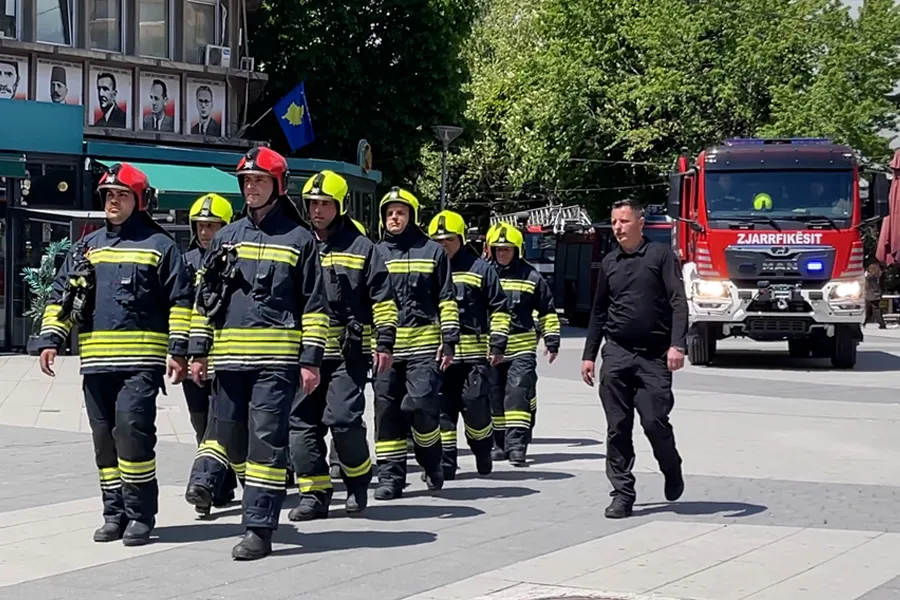 Zjarrfikësit në Mitrovicë: Misioni i rrezikshëm dhe teknologjia që shpëton jetë
