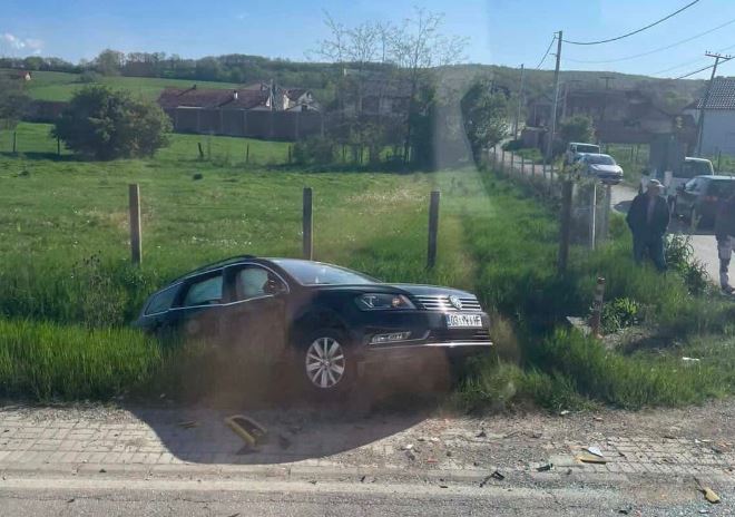 Aksident në Klinë: Përplasje mes kamionetës dhe veturës në Pataqan