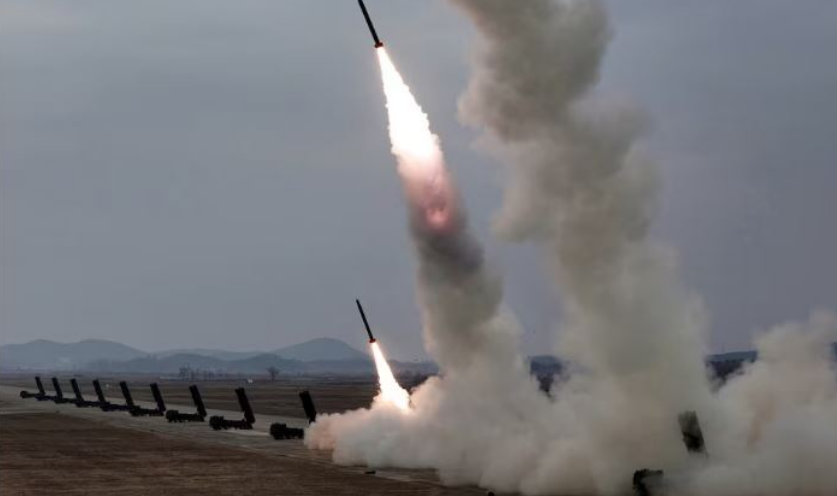 Koreja e Veriut intensifikon lëshimet e raketave balistike mes tensioneve rajonale