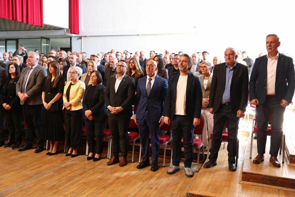 Haradinaj nderon sakrificën e dëshmorëve të brigadave “Agim Ramadani” dhe “Rugova”