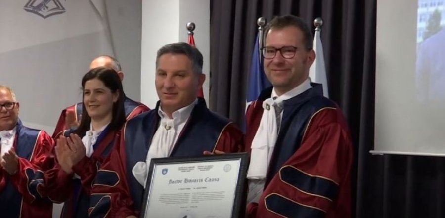 Universiteti i Gjilanit “Kadri Zeka” i dha titullin “Doctor Honoris Causa” juristit gjerman Daniel Müller për kontributin në shtetformimin e Kosovës.