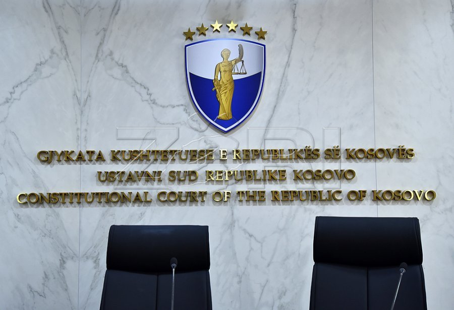 Kushtetuesja refuzon ankesën e Muhamet Ademit dhe mbron vendimin e Gjykatës Supreme për ndërprerjen e marrëdhënies së punës.
