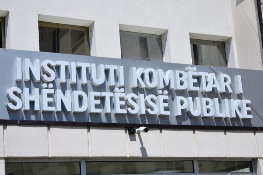 Rënia e vaksinimit në Kosovë ndez alarmin për fruthin