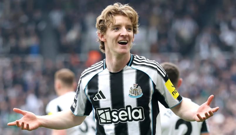 Barcelona është futur në garë për transferimin e Anthony Gordon, me Newcastle që ka vendosur çmimin e tij.