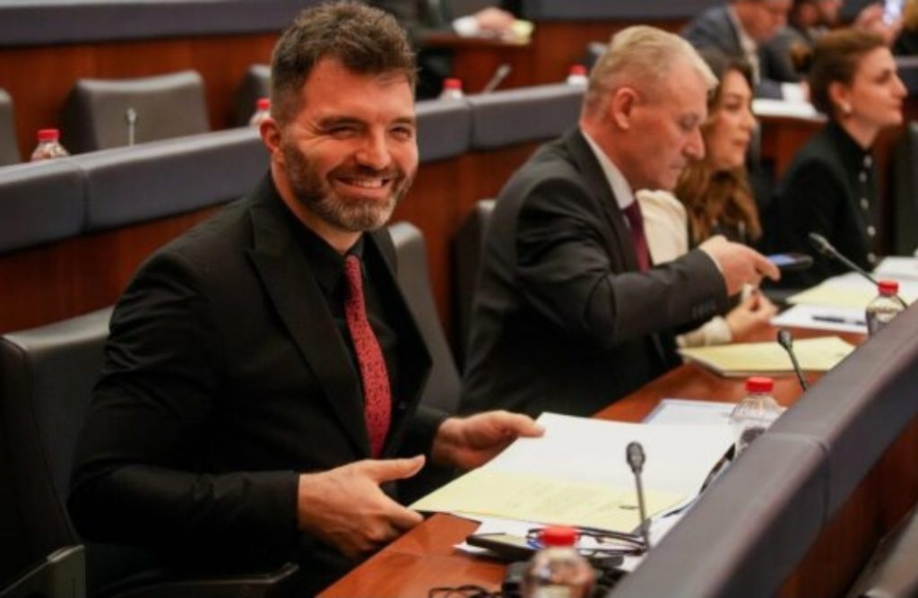 Ermal Sadiku nga LDK konfirmon se nuk do të marrë pagën kalimtare prej 7-8 mijë eurosh për arsye morale.