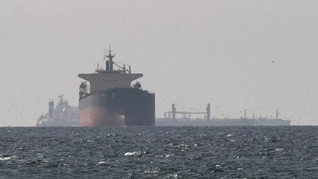 Tensionet pranë Ngushticës së Hormuzit: Sulme dhe zhdukje pas përplasjeve SHBA-Iran