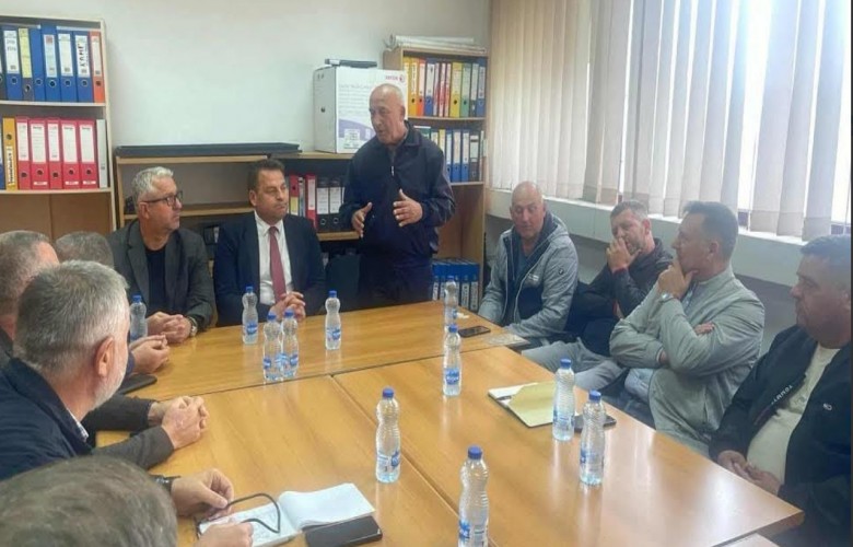 Kriza në sektorin e qumështit kërcënon fermerët dhe ekonominë rurale