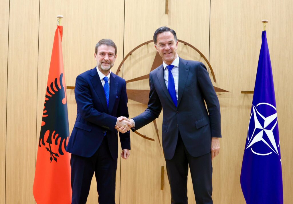 Takimi historik Hoxha-Rutte: Çelësi i stabilitetit në Ballkan dhe roli i KFOR-it në Kosovë