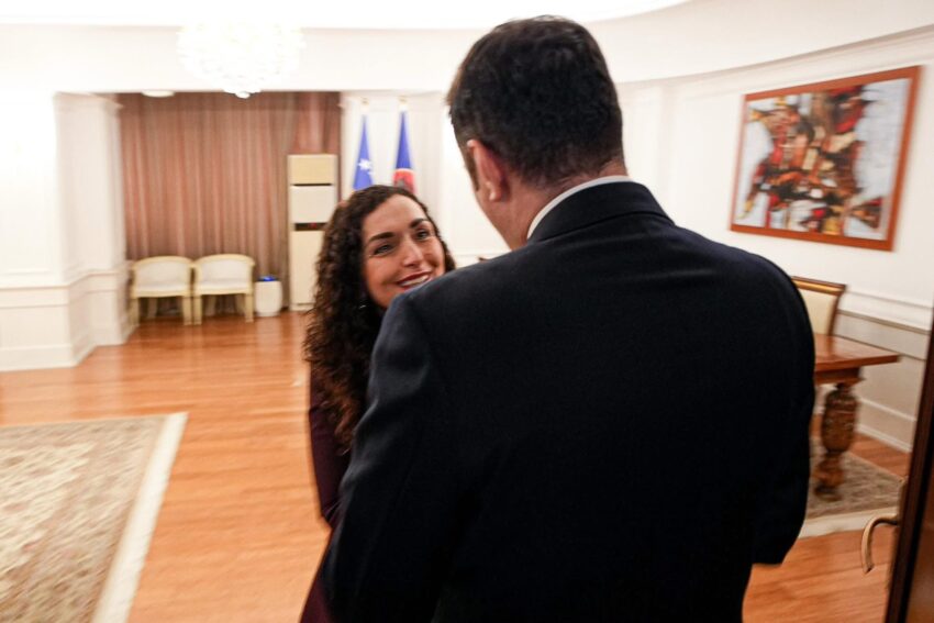 LDK zyrtarizon Vjosa Osmanin për presidente dhe Lumir Abdixhikun për kryeministër në zgjedhjet e 7 qershorit.