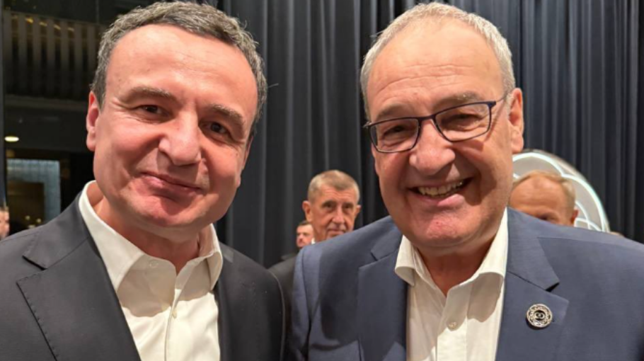 Takime të shkurtra dhe biseda ndërkombëtare në Samitin e Jerevanit
