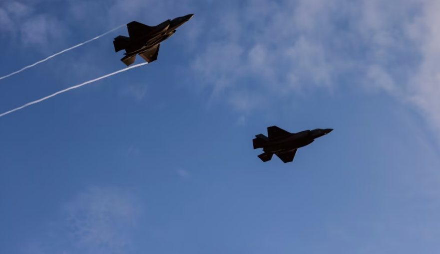 Izraeli ka miratuar përfundimisht blerjen e dy skuadroneve të avionëve luftarakë F-35 dhe F-15IA në një marrëveshje me vlerë dhjetëra miliardë dollarë me SHBA-në.
