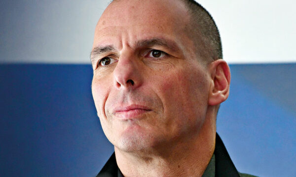 Varoufakis kritikon pranimin e Euros nga Kosova si gabim ekonomik.