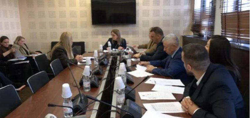 Deputetët shqetësohen për zgjedhjen e presidentit dhe stabilitetin institucional në Kosovë