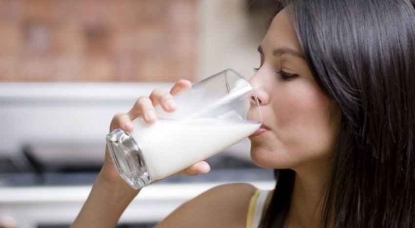 Përfitimet e qumështit të ngrohtë para gjumit