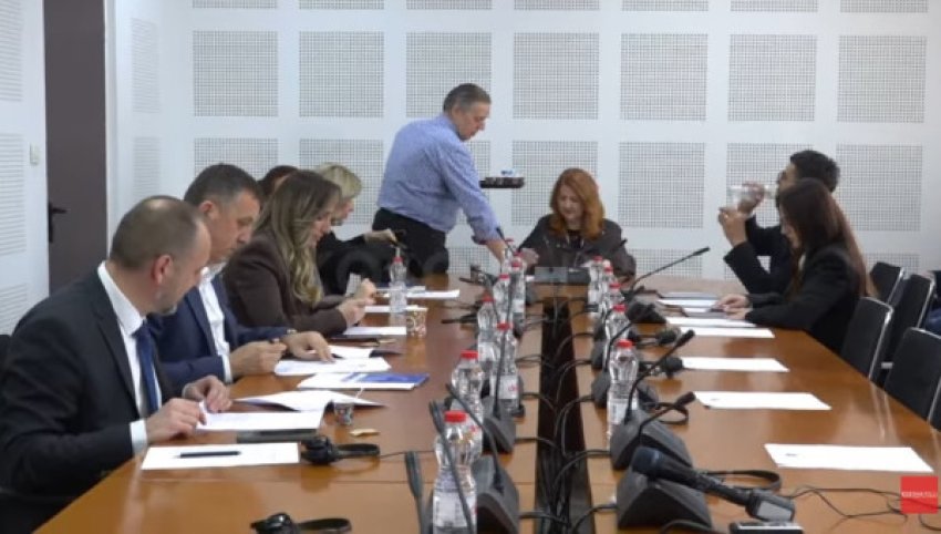 Debat i ashpër në Komision për ekspozitën e masakrave të viteve 1998-1999