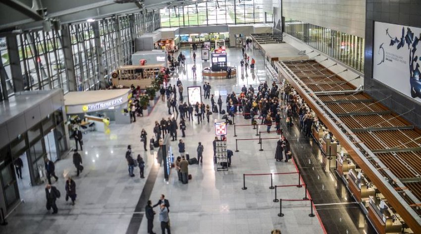 Rritje e fluturimeve dhe udhëtarëve në Aeroportin “Adem Jashari” në janar 2026
