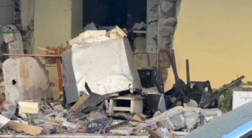 Shpërthim i fuqishëm në qendër të Lezhës dëmton biznese dhe makina