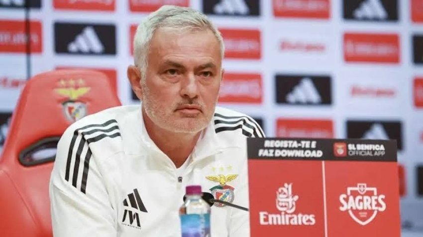 José Mourinho paralajmëron masa të forta brenda skuadrës së Benficas duke refuzuar të aktivizojë disa lojtarë.
