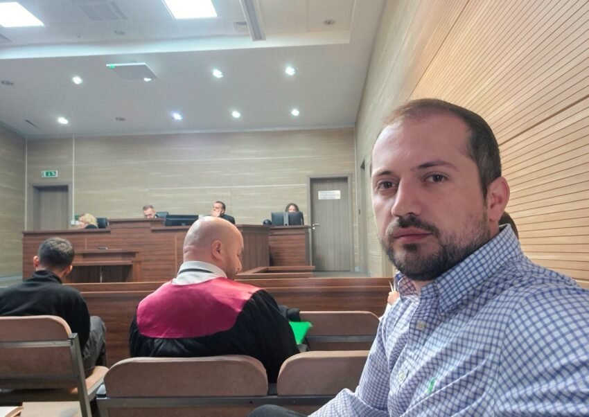 Egzon Azemi u paraqit në seancën gjyqësore pas mungesës paradite.