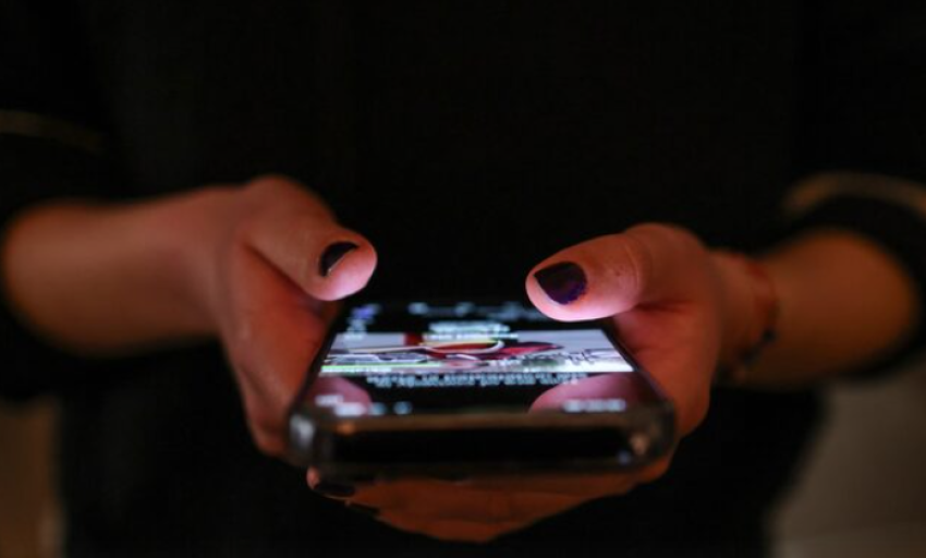 Greqia vendos ndalim të aksesit në mediat sociale për fëmijët nën 15 vjeç, me zbatim nga 1 janari 2027.