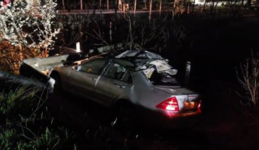 Aksident në Korçë–Pogradec, një i lënduar pas daljes së veturës nga rruga