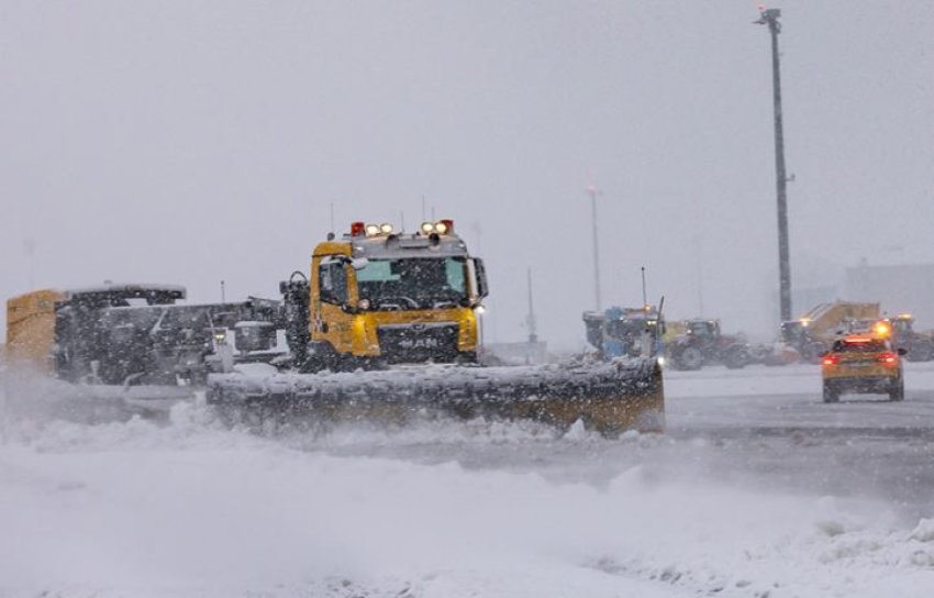 Mbi 13,000 pasagjerë janë prekur nga anulimet e mbi 150 fluturimeve në aeroportin e Vjenës.