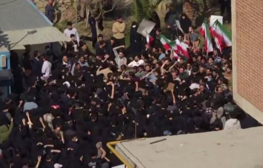 Studentët iranianë vazhdojnë protestat antiqeveritare për të tretën ditë me radhë
