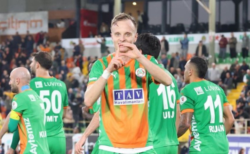 Florent Hadërgjonaj në formacionin e javës në Superligën e Turqisë